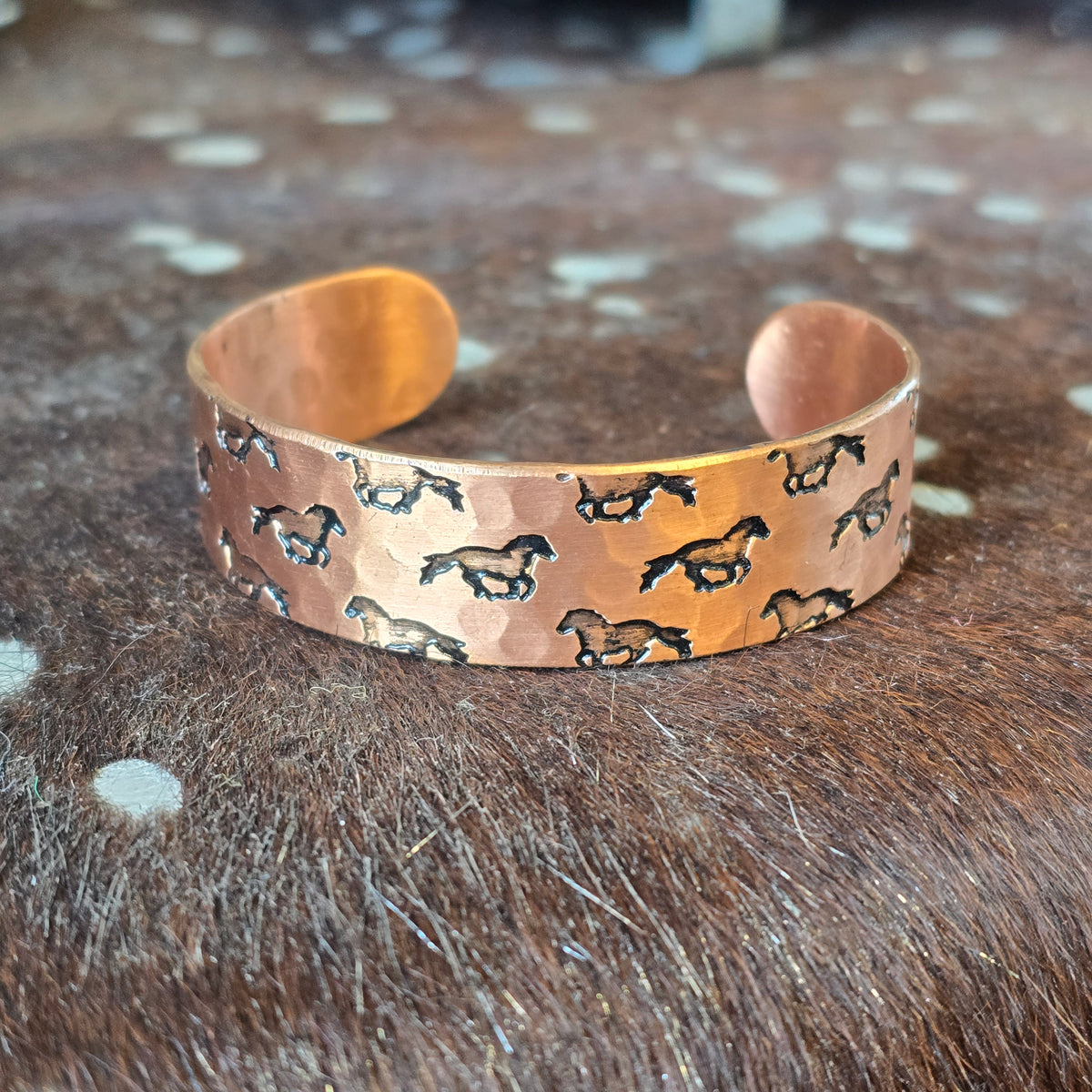 Horse copper engraved braclet